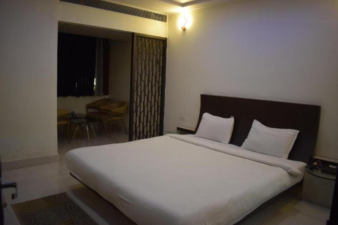 Hotel The Hills, 阿姆比卡普尔 外观 照片