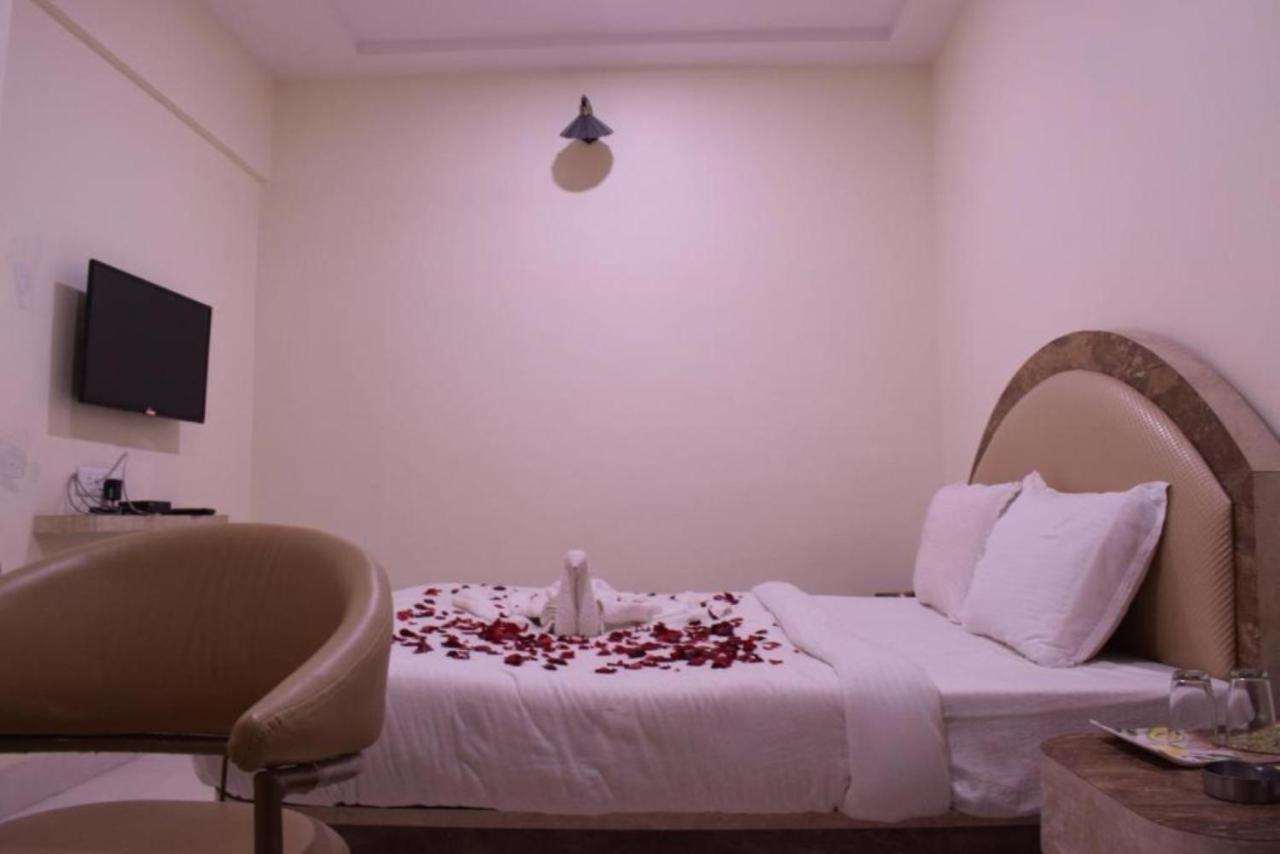 Hotel The Hills, 阿姆比卡普尔 外观 照片