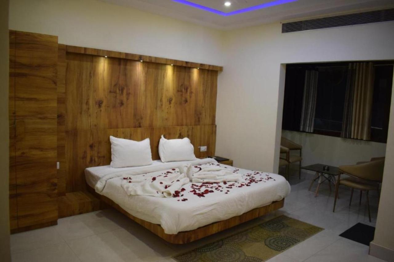 Hotel The Hills, 阿姆比卡普尔 外观 照片